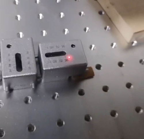 廠家直銷隆盾光纖激光打標(biāo)機(jī) 保質(zhì)保量，專為電子產(chǎn)品及零配件打造